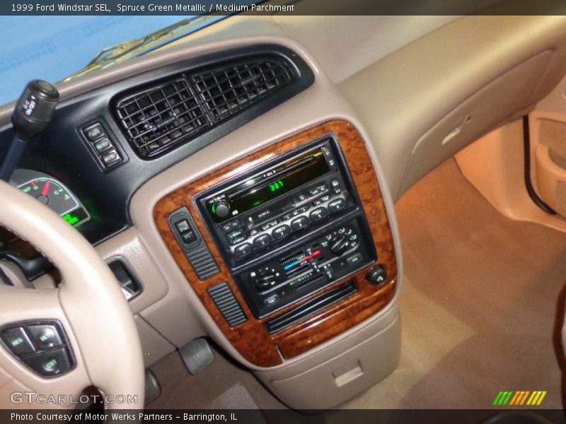 Controls of 1999 Windstar SEL