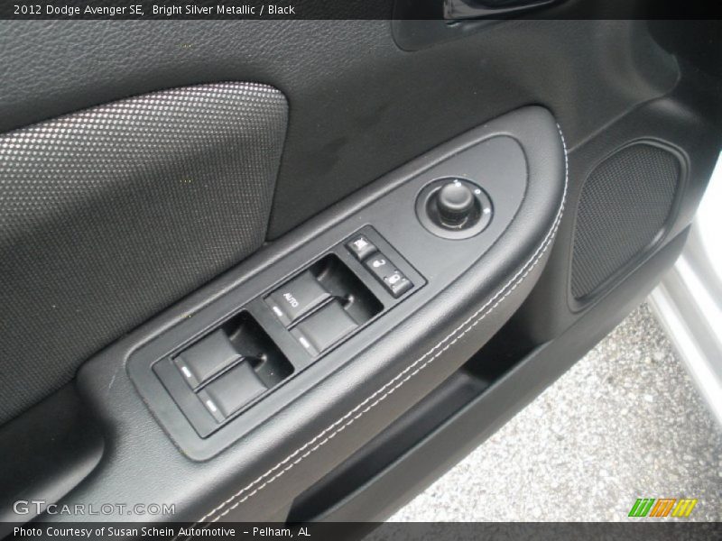 Bright Silver Metallic / Black 2012 Dodge Avenger SE