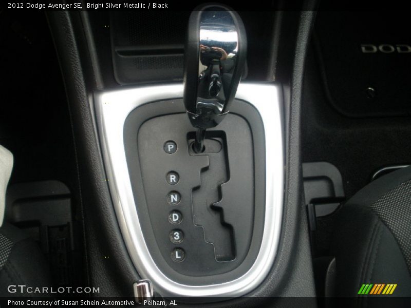 Bright Silver Metallic / Black 2012 Dodge Avenger SE