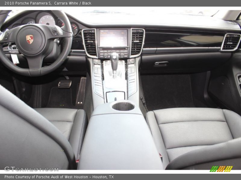 Dashboard of 2010 Panamera S