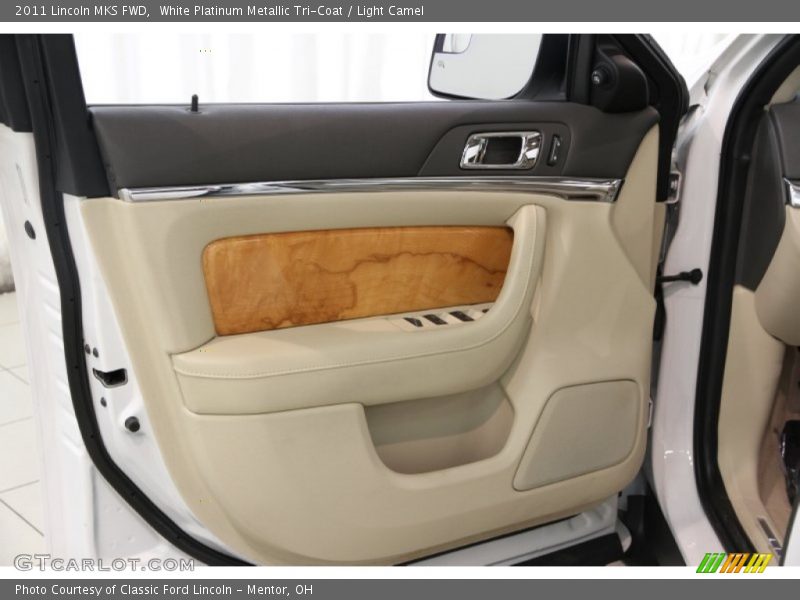 White Platinum Metallic Tri-Coat / Light Camel 2011 Lincoln MKS FWD