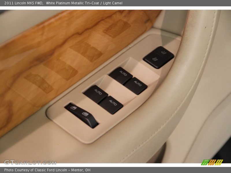 White Platinum Metallic Tri-Coat / Light Camel 2011 Lincoln MKS FWD