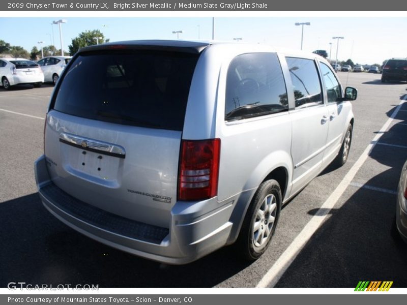 Bright Silver Metallic / Medium Slate Gray/Light Shale 2009 Chrysler Town & Country LX