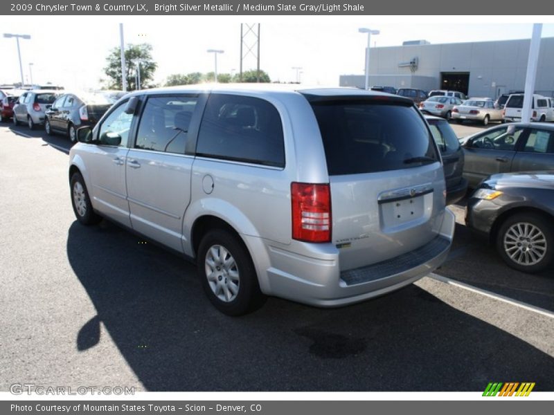 Bright Silver Metallic / Medium Slate Gray/Light Shale 2009 Chrysler Town & Country LX
