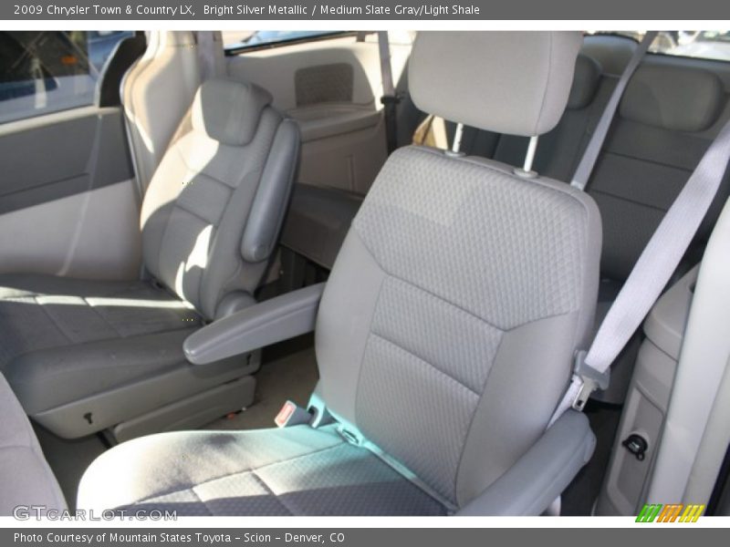 Bright Silver Metallic / Medium Slate Gray/Light Shale 2009 Chrysler Town & Country LX