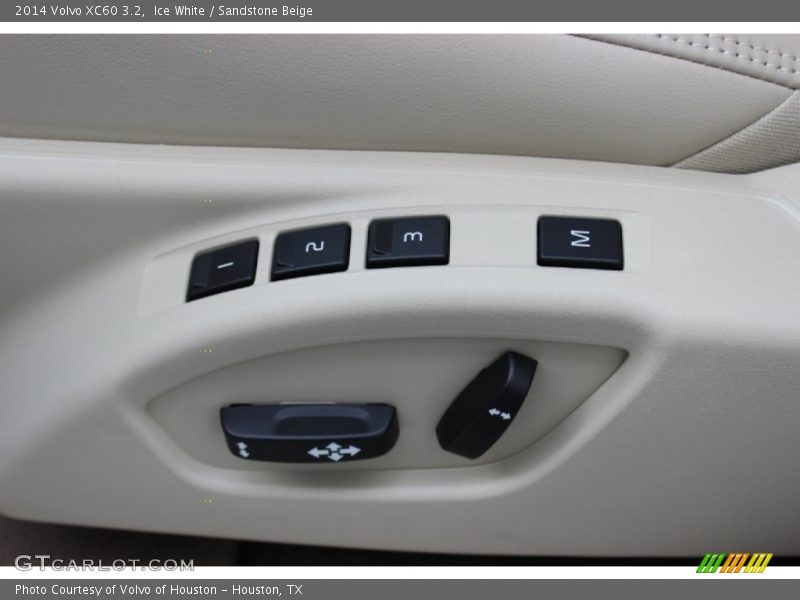 Ice White / Sandstone Beige 2014 Volvo XC60 3.2