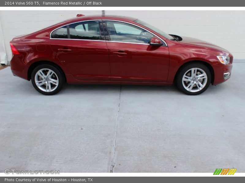 Flamenco Red Metallic / Off Black 2014 Volvo S60 T5