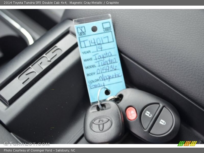 Magnetic Gray Metallic / Graphite 2014 Toyota Tundra SR5 Double Cab 4x4