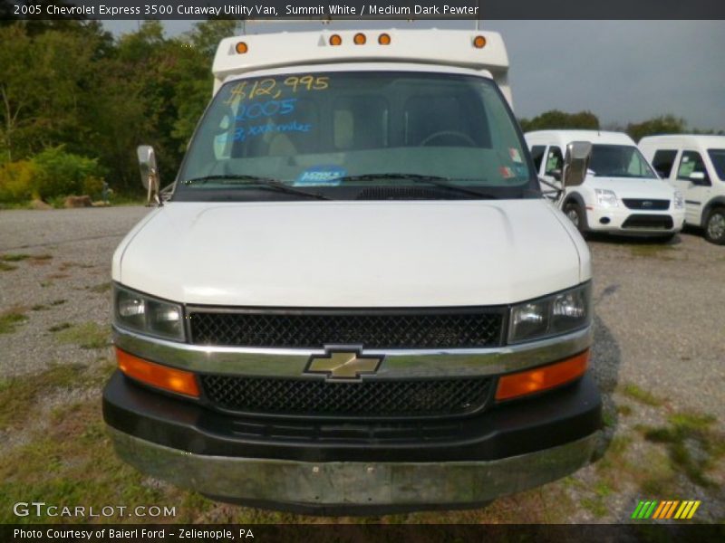 Summit White / Medium Dark Pewter 2005 Chevrolet Express 3500 Cutaway Utility Van