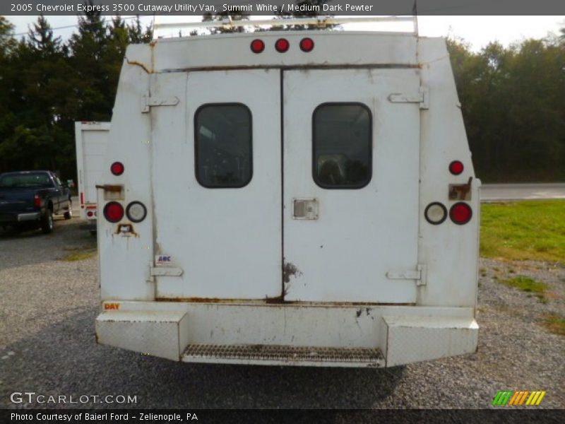 Summit White / Medium Dark Pewter 2005 Chevrolet Express 3500 Cutaway Utility Van