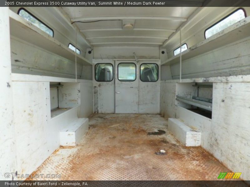 Summit White / Medium Dark Pewter 2005 Chevrolet Express 3500 Cutaway Utility Van