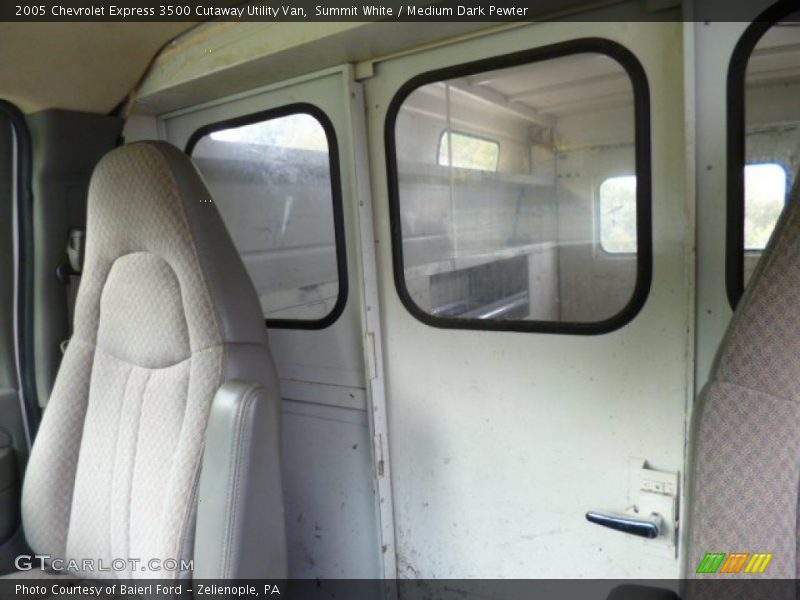 Summit White / Medium Dark Pewter 2005 Chevrolet Express 3500 Cutaway Utility Van