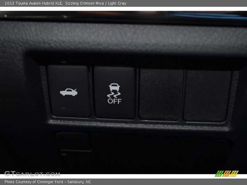 Sizzling Crimson Mica / Light Gray 2013 Toyota Avalon Hybrid XLE