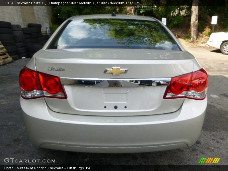 Champagne Silver Metallic / Jet Black/Medium Titanium 2014 Chevrolet Cruze LS