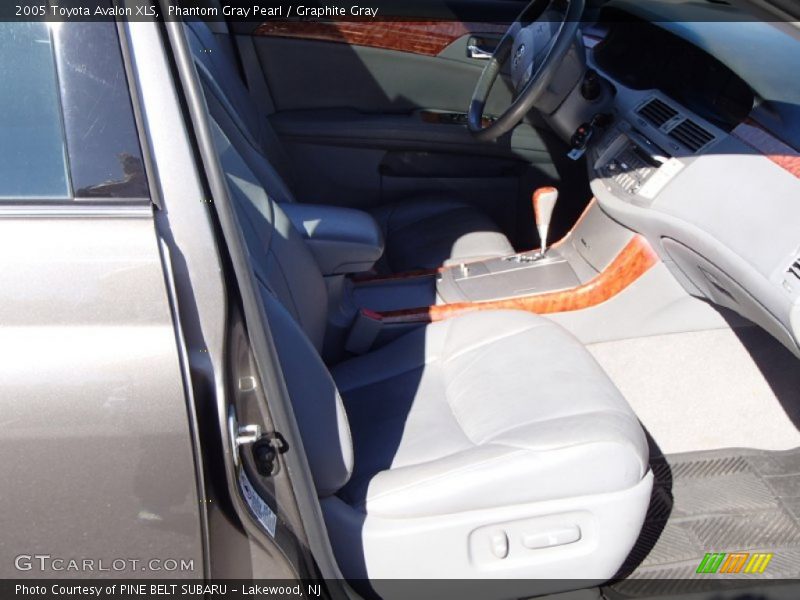 Phantom Gray Pearl / Graphite Gray 2005 Toyota Avalon XLS