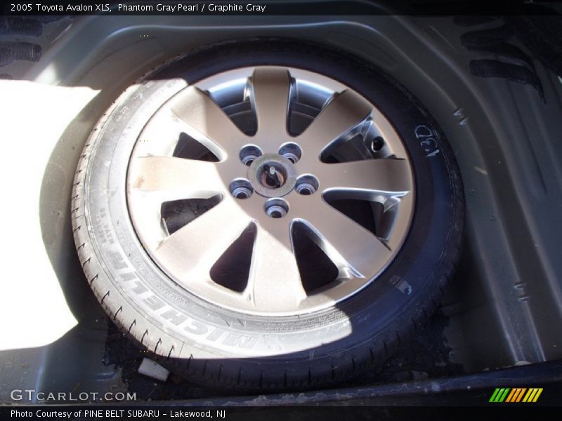 Phantom Gray Pearl / Graphite Gray 2005 Toyota Avalon XLS