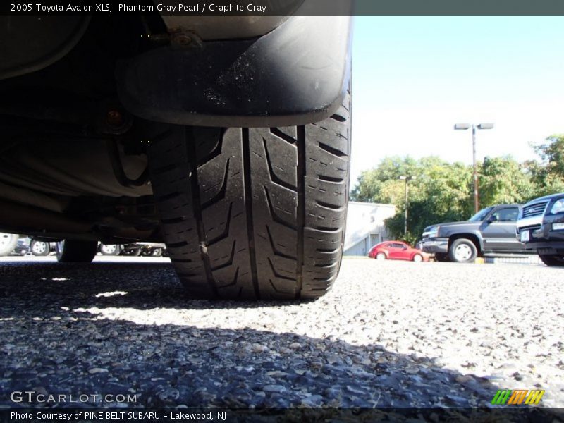 Phantom Gray Pearl / Graphite Gray 2005 Toyota Avalon XLS