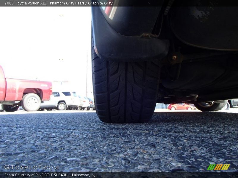Phantom Gray Pearl / Graphite Gray 2005 Toyota Avalon XLS