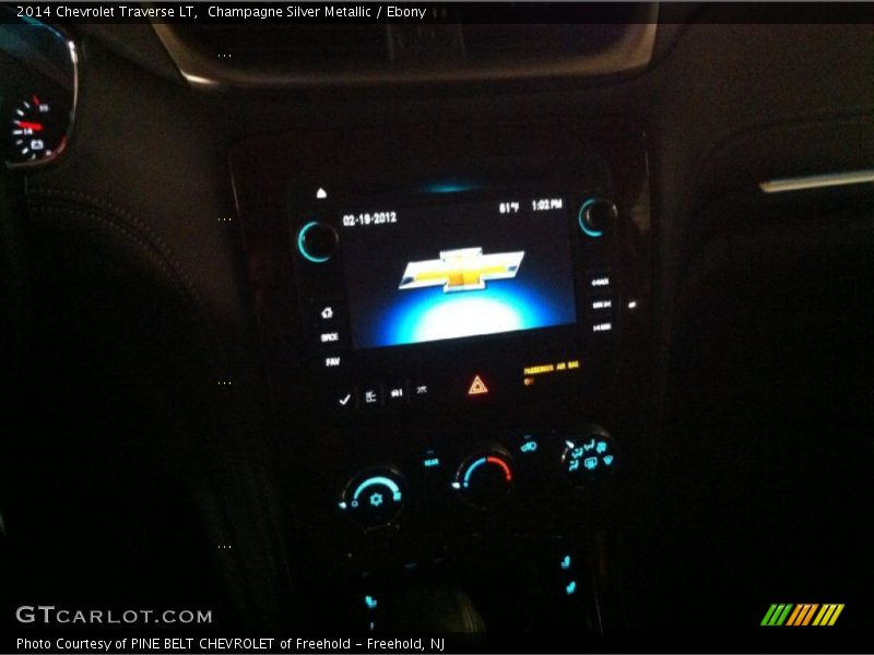 Champagne Silver Metallic / Ebony 2014 Chevrolet Traverse LT