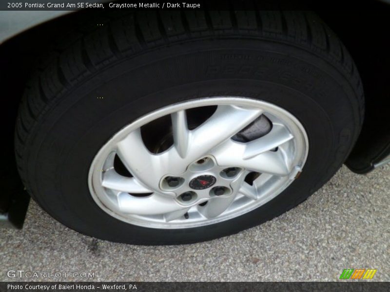 Graystone Metallic / Dark Taupe 2005 Pontiac Grand Am SE Sedan