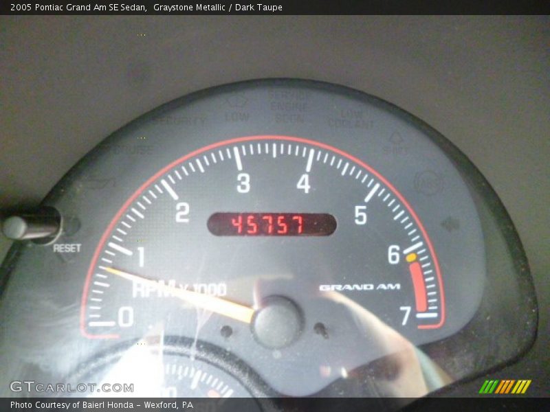 Graystone Metallic / Dark Taupe 2005 Pontiac Grand Am SE Sedan
