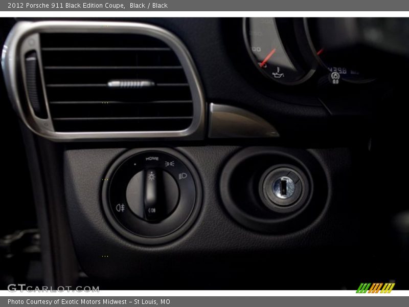 Controls of 2012 911 Black Edition Coupe