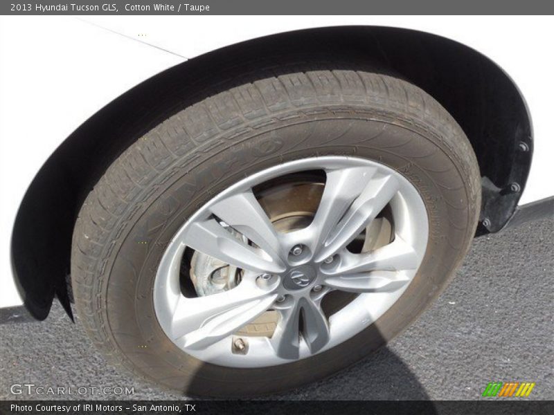 Cotton White / Taupe 2013 Hyundai Tucson GLS
