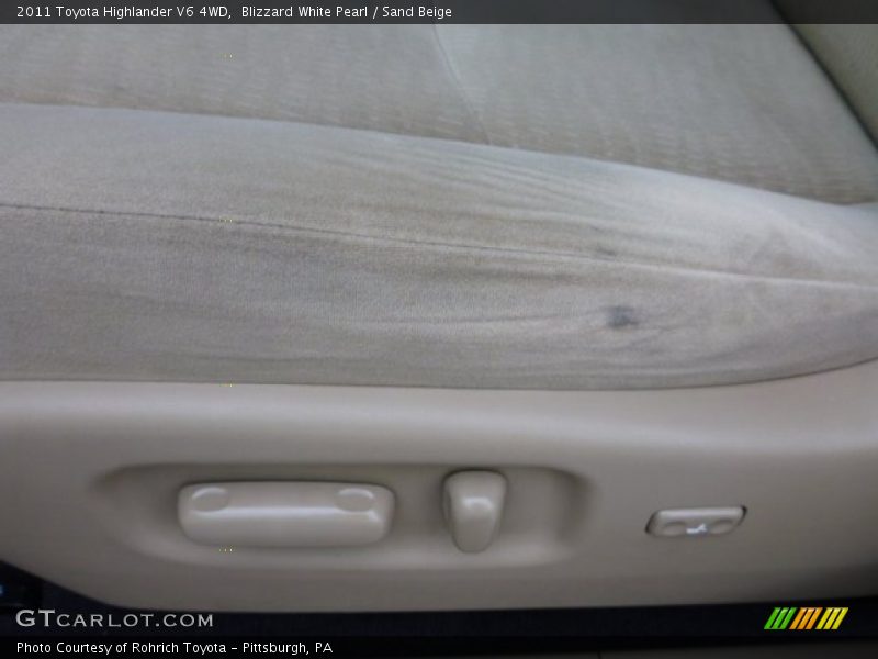 Blizzard White Pearl / Sand Beige 2011 Toyota Highlander V6 4WD