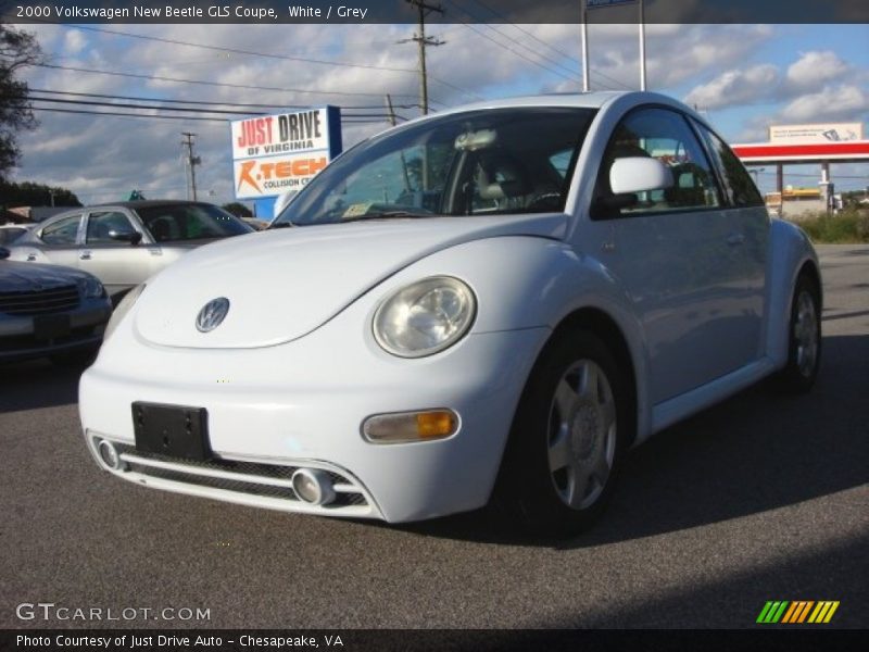 White / Grey 2000 Volkswagen New Beetle GLS Coupe