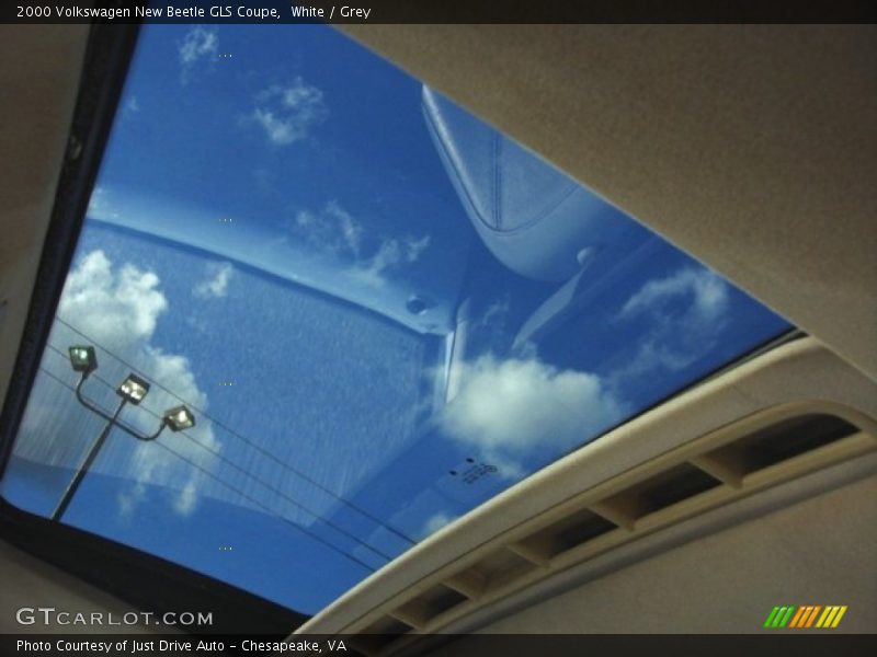 White / Grey 2000 Volkswagen New Beetle GLS Coupe