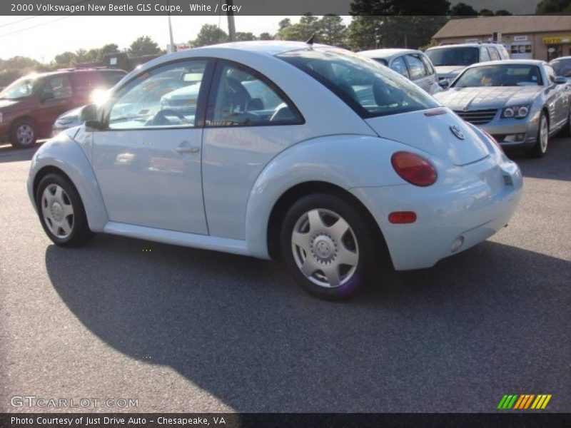 White / Grey 2000 Volkswagen New Beetle GLS Coupe