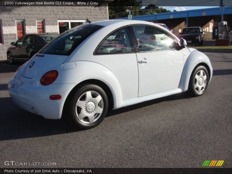 White / Grey 2000 Volkswagen New Beetle GLS Coupe