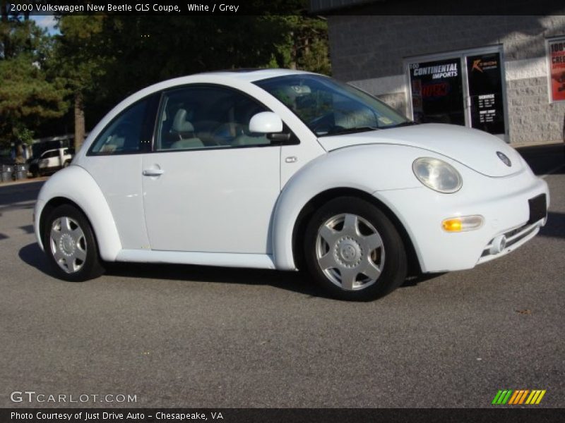 White / Grey 2000 Volkswagen New Beetle GLS Coupe