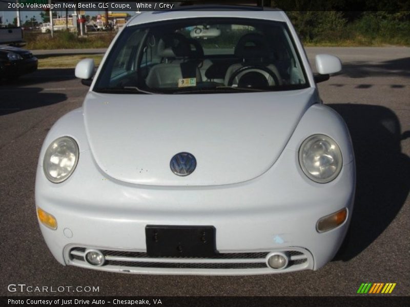 White / Grey 2000 Volkswagen New Beetle GLS Coupe