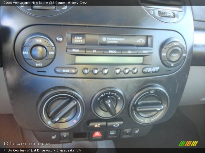 White / Grey 2000 Volkswagen New Beetle GLS Coupe