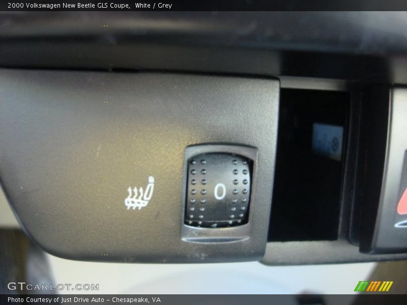 White / Grey 2000 Volkswagen New Beetle GLS Coupe