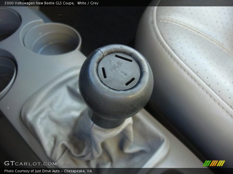 White / Grey 2000 Volkswagen New Beetle GLS Coupe