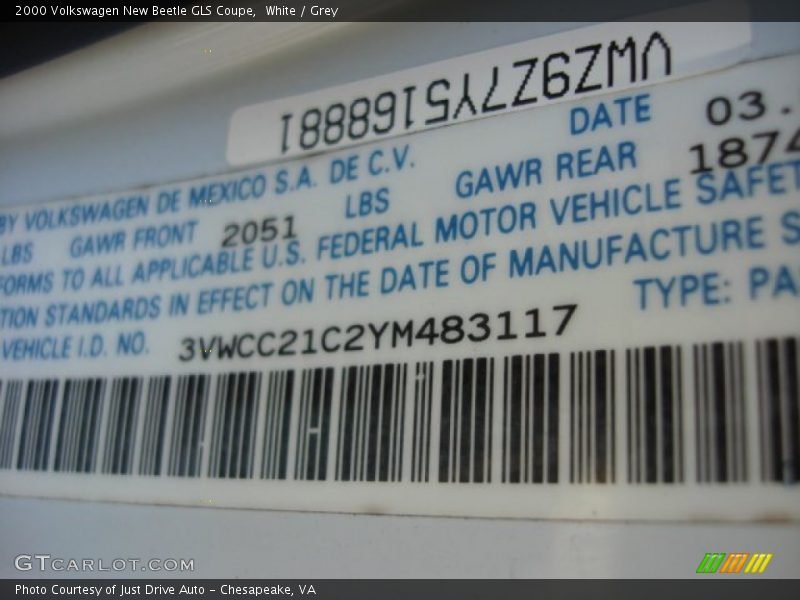 White / Grey 2000 Volkswagen New Beetle GLS Coupe