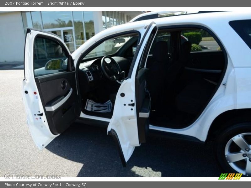 Bright White / Ebony 2007 Pontiac Torrent