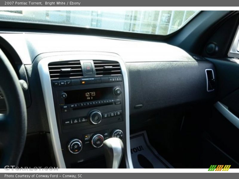 Bright White / Ebony 2007 Pontiac Torrent
