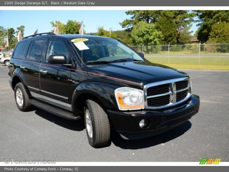 Front 3/4 View of 2005 Durango SLT