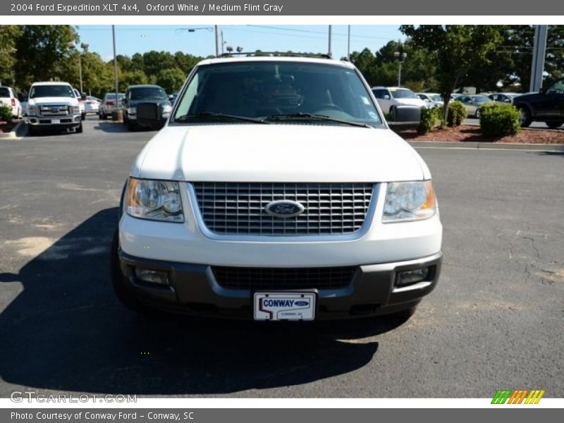 Oxford White / Medium Flint Gray 2004 Ford Expedition XLT 4x4