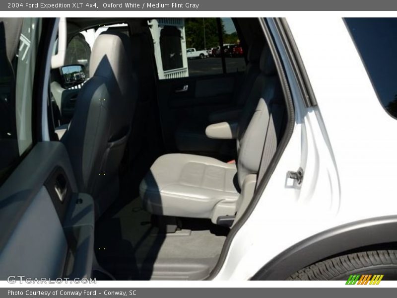 Oxford White / Medium Flint Gray 2004 Ford Expedition XLT 4x4