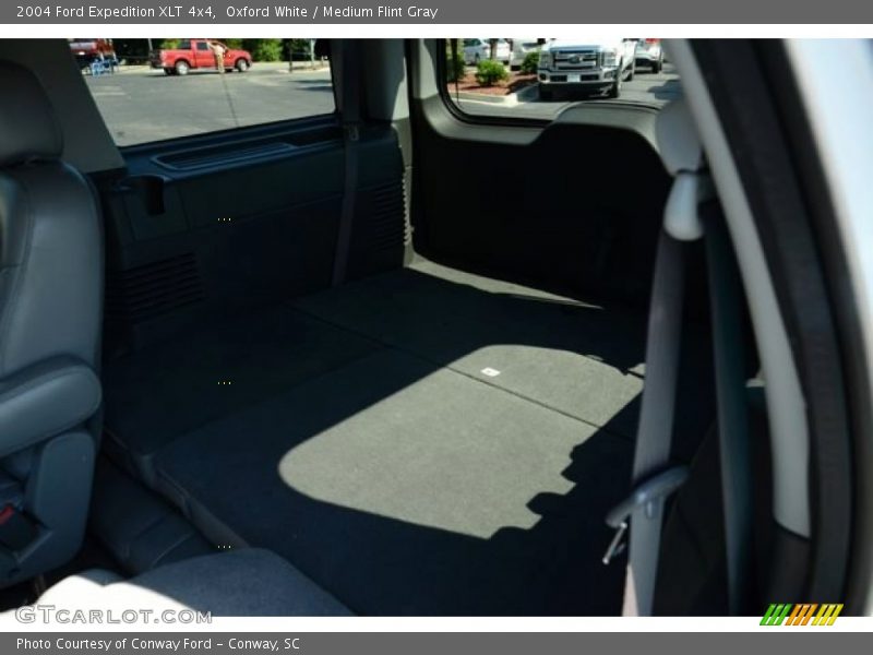 Oxford White / Medium Flint Gray 2004 Ford Expedition XLT 4x4
