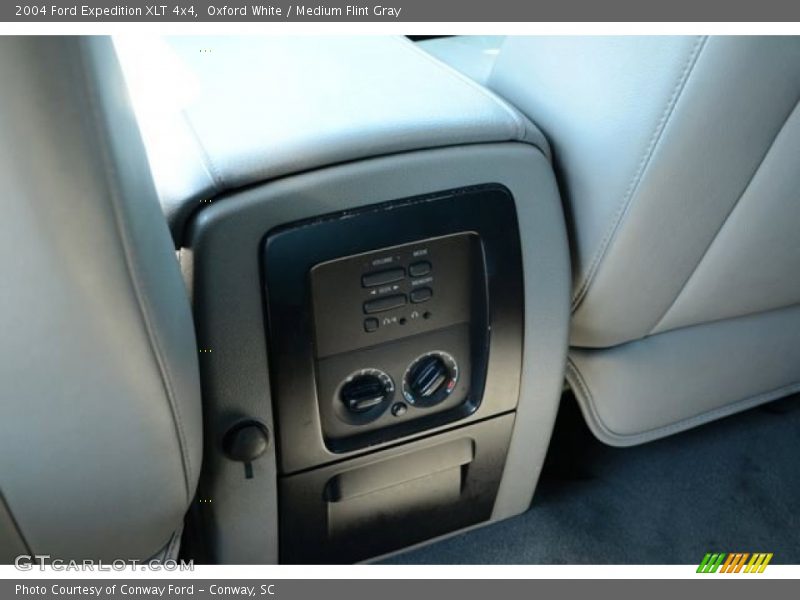 Oxford White / Medium Flint Gray 2004 Ford Expedition XLT 4x4