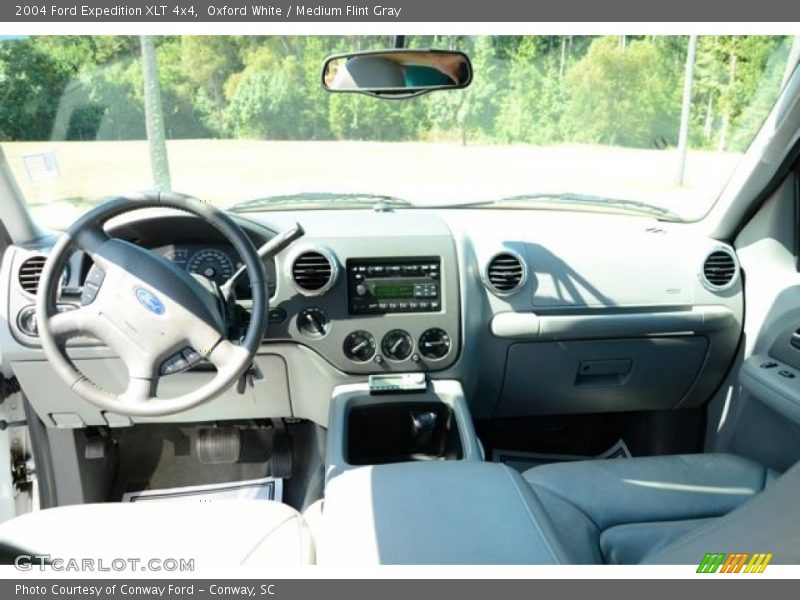 Oxford White / Medium Flint Gray 2004 Ford Expedition XLT 4x4
