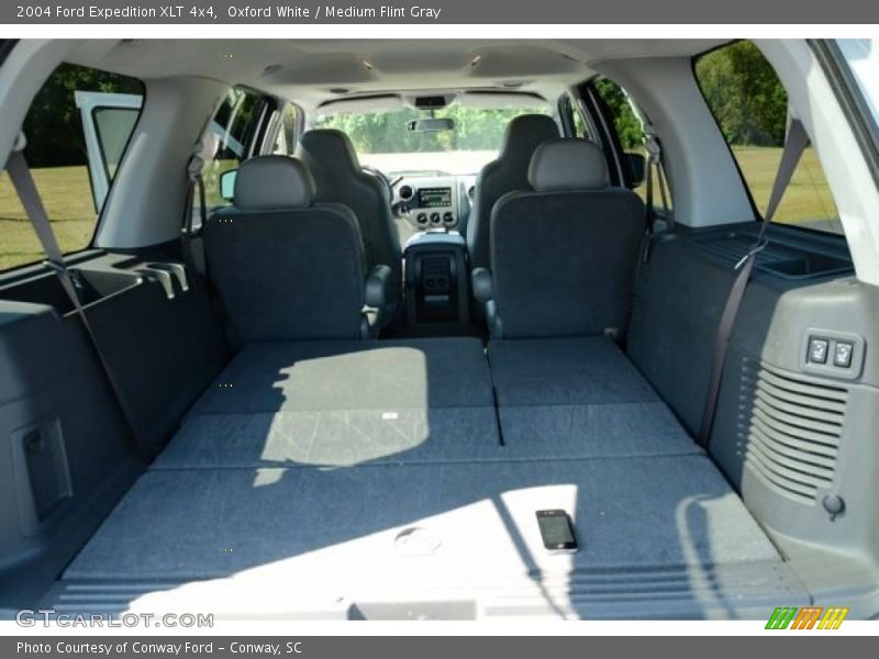 Oxford White / Medium Flint Gray 2004 Ford Expedition XLT 4x4