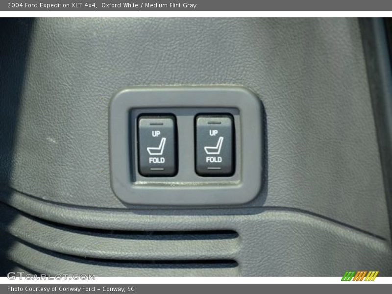 Oxford White / Medium Flint Gray 2004 Ford Expedition XLT 4x4