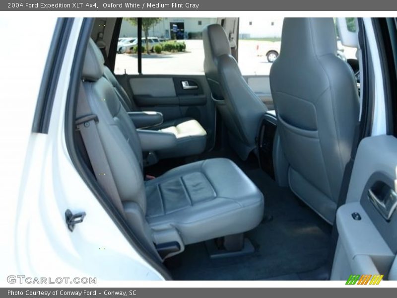Oxford White / Medium Flint Gray 2004 Ford Expedition XLT 4x4