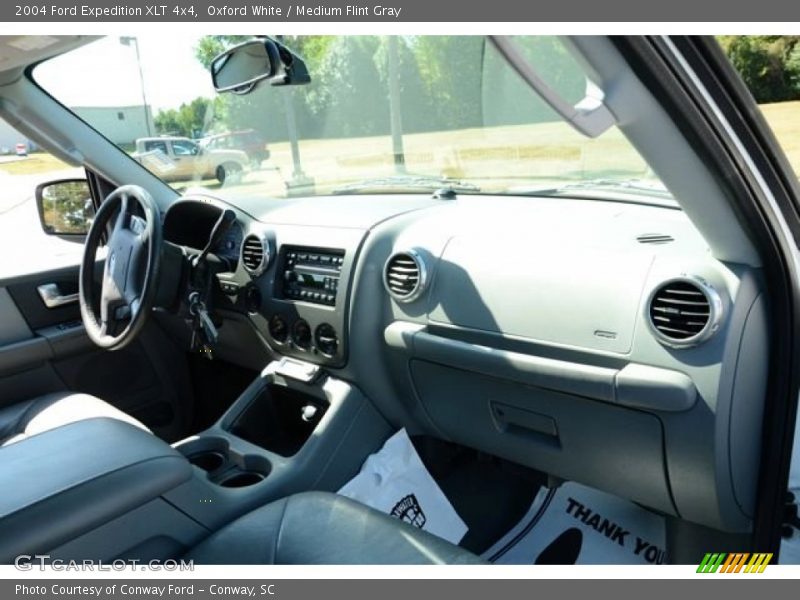 Oxford White / Medium Flint Gray 2004 Ford Expedition XLT 4x4